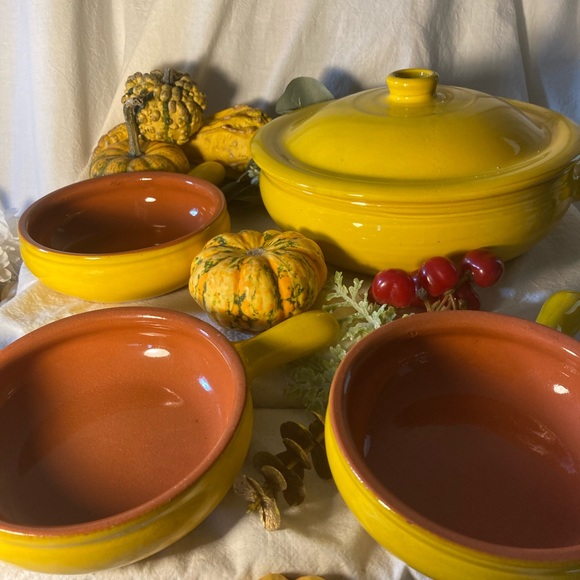 Albisola 14 & 22 Italy Beautiful Yellow terracotta Cookware - Picture 5 of 16